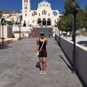 Meet your Posher, Deya